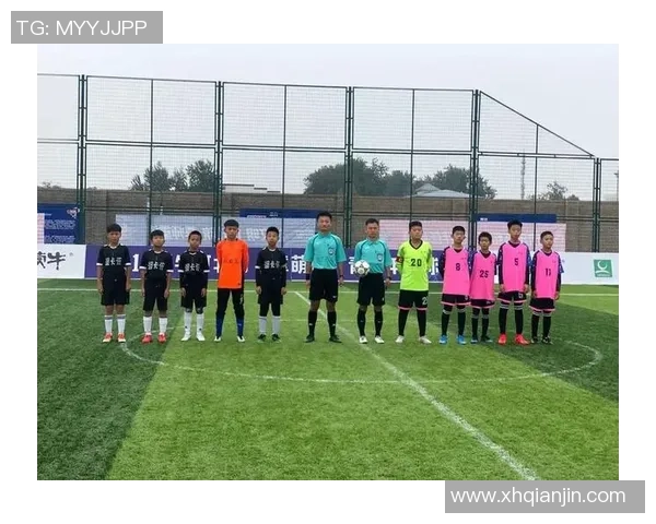 足球场上的白人帅哥球员们展现魅力与实力的完美结合 足球场上的白人帅哥球员们展现魅力与实力的完美结合