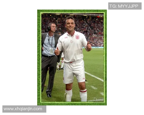 足球明星在绿茵场上挥洒汗水的动人瞬间素描作品展示 足球明星在绿茵场上挥洒汗水的动人瞬间素描作品展示